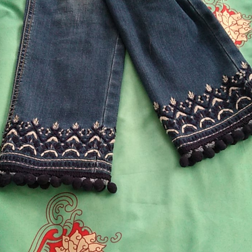 Embroidered Detailed Bottom Jeans - Picture 9 of 9